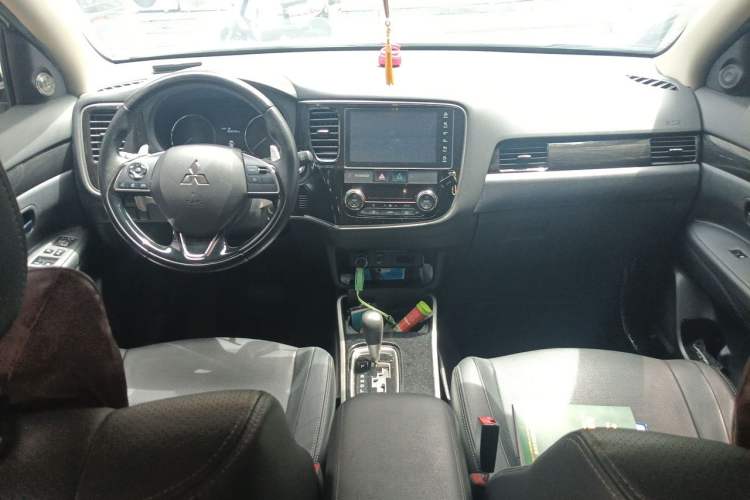 Used Mitsubishi Outlander 2018 2.4L 4x4 Elite Edition 5 Seats Center Console