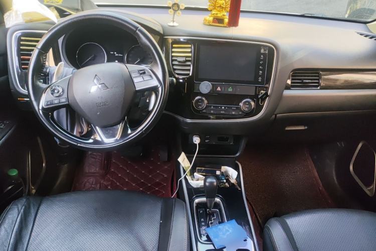 Used Mitsubishi Outlander 2018 2.4L 4x4 Elite Edition 5 Seats Center Console