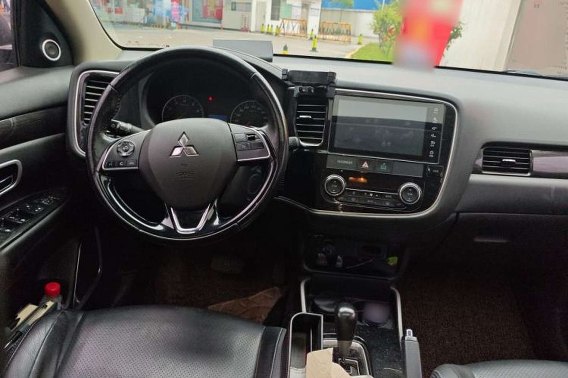 Used Mitsubishi Outlander 2018 2.0L Two-Wheel-Drive Jiale Edition 7-Seater Center Console