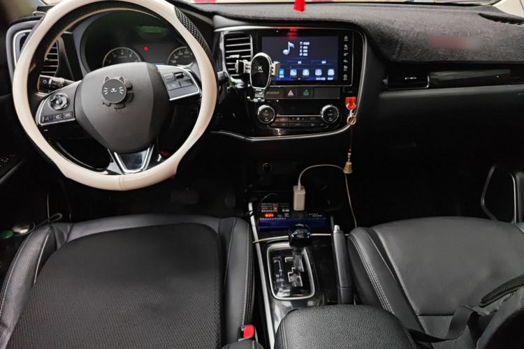 Used Mitsubishi Outlander 2018 2.0L Two-Wheel Drive Glory Edition 5 Seats Center Console