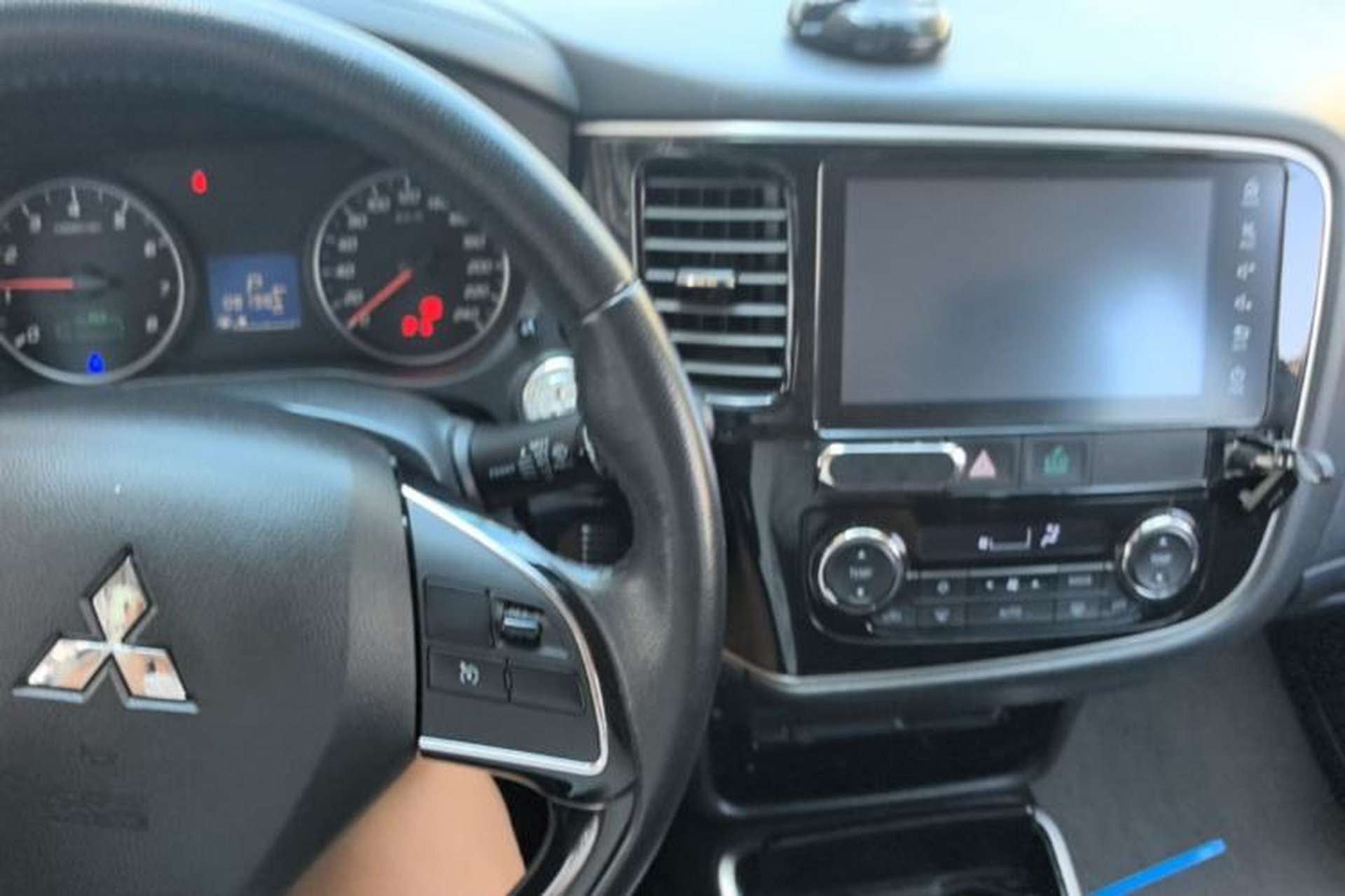 Used Mitsubishi Outlander 2018 2.0L Two-Wheel-Drive Jiale Edition 7-Seater Center Console