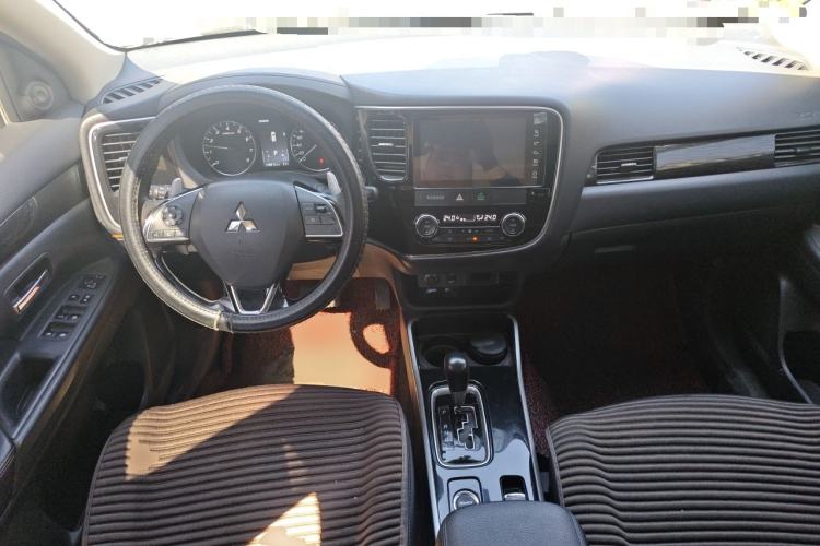 Used Mitsubishi Outlander 2018 2.4L 4x4 Elite Edition 5 Seats Center Console