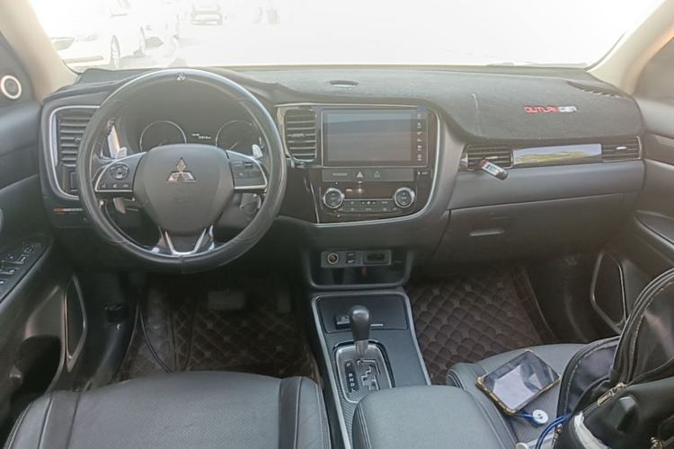 Used Mitsubishi Outlander 2018 2.4L 4x4 Elite Edition 5 Seats Center Console
