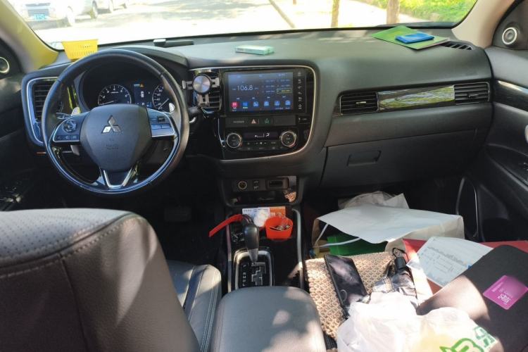 Used Mitsubishi Outlander 2018 2.4L 4x4 Elite Edition 5 Seats Center Console
