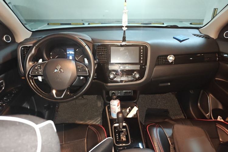 Used Mitsubishi Outlander 2018 2.4L 4x4 Elite Edition 5 Seats Center Console