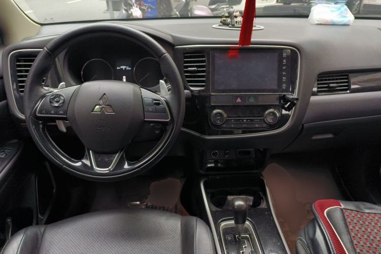 Used Mitsubishi Outlander 2018 2.4L 4x4 Elite Edition 5 Seats Center Console