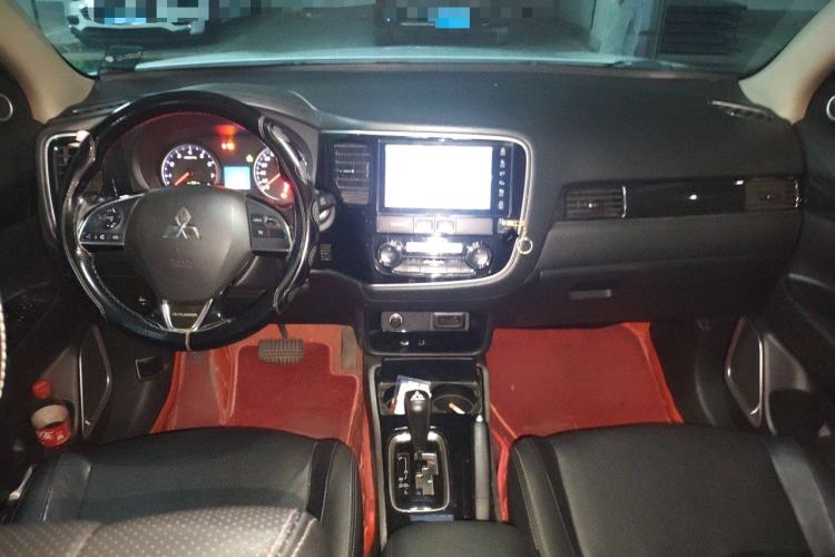 Used Mitsubishi Outlander 2018 2.0L Two-Wheel Drive Glory Edition 5 Seats Center Console