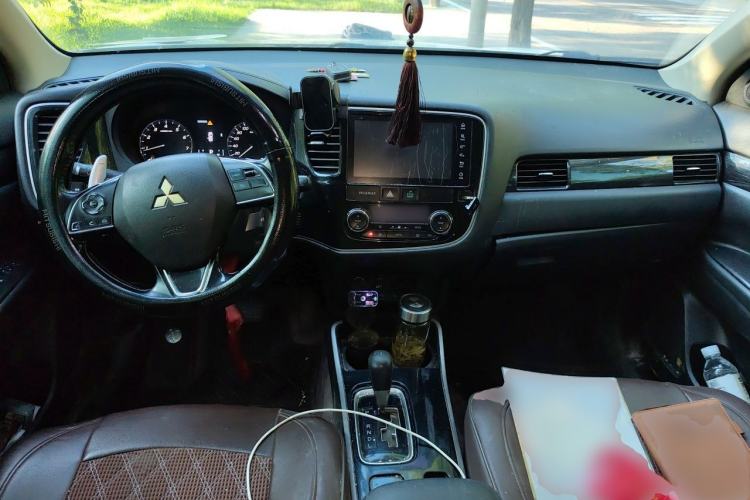 Used Mitsubishi Outlander 2018 2.4L 4x4 Elite Edition 5 Seats Center Console