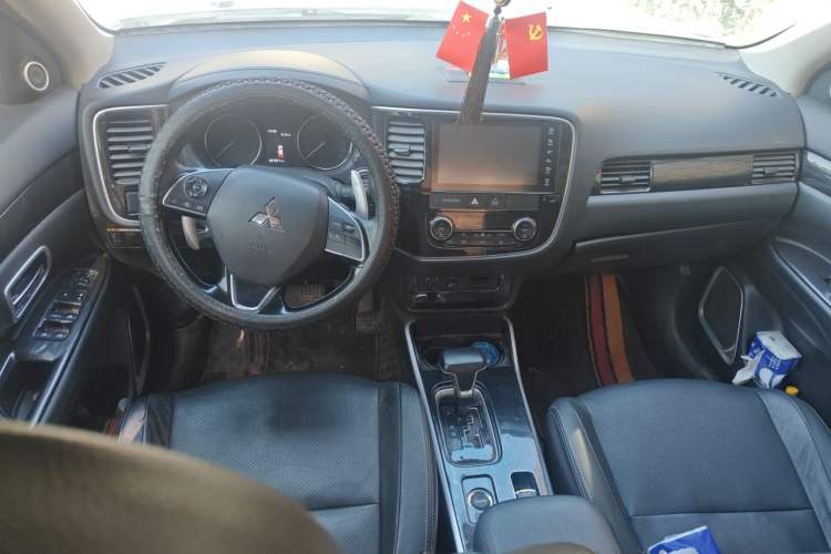 Used Mitsubishi Outlander 2018 2.4L 4x4 Elite Edition 5 Seats Center Console