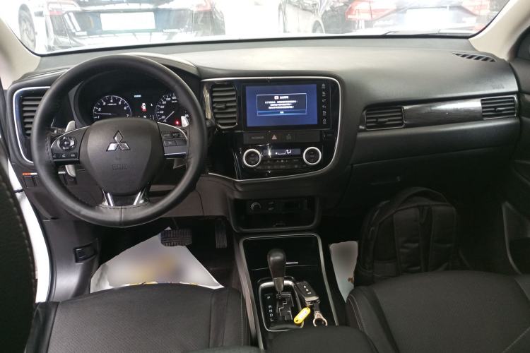 Used Mitsubishi Outlander 2018 2.4L 4x4 Elite Edition 5 Seats Center Console