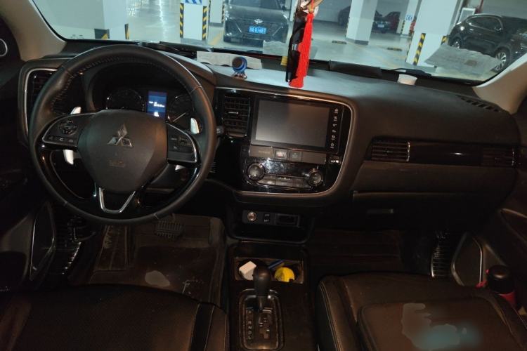 Used Mitsubishi Outlander 2018 2.4L 4x4 Elite Edition 5 Seats Center Console
