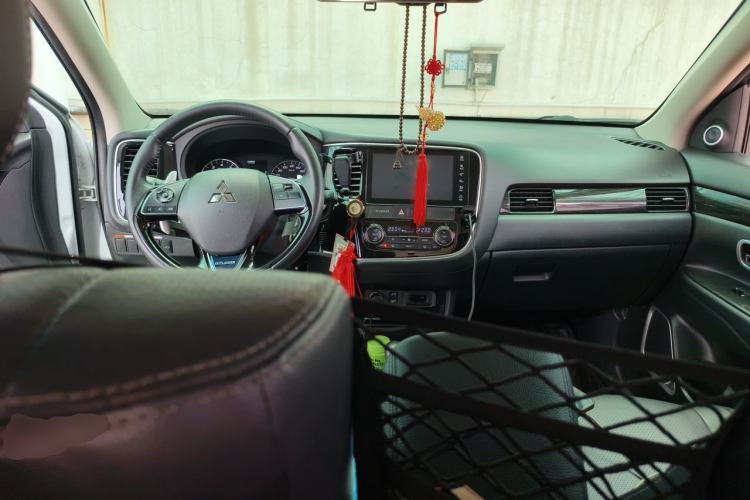 Used Mitsubishi Outlander 2018 2.4L 4x4 Elite Edition 5 Seats Center Console