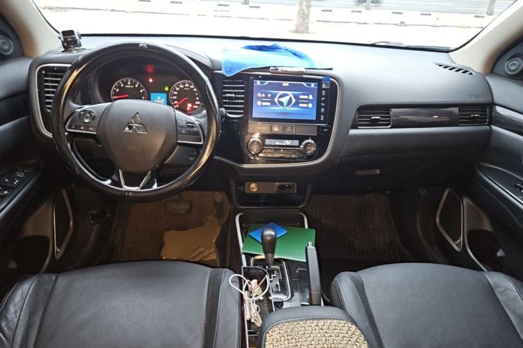 Used Mitsubishi Outlander 2018 2.0L Two-Wheel Drive Glory Edition 5 Seats Center Console