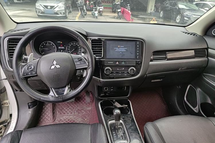 Used Mitsubishi Outlander 2018 2.4L 4x4 Elite Edition 5 Seats Center Console