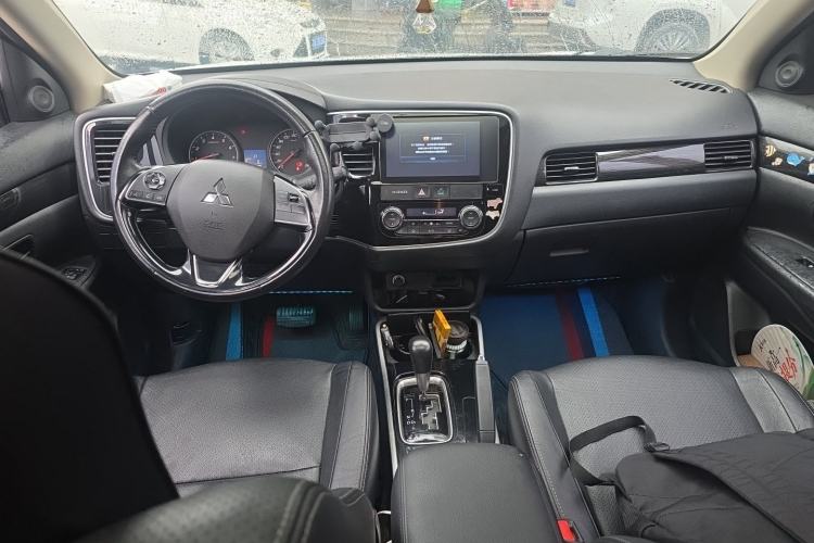 Used Mitsubishi Outlander 2018 2.0L Two-Wheel Drive Glory Edition 5 Seats Center Console