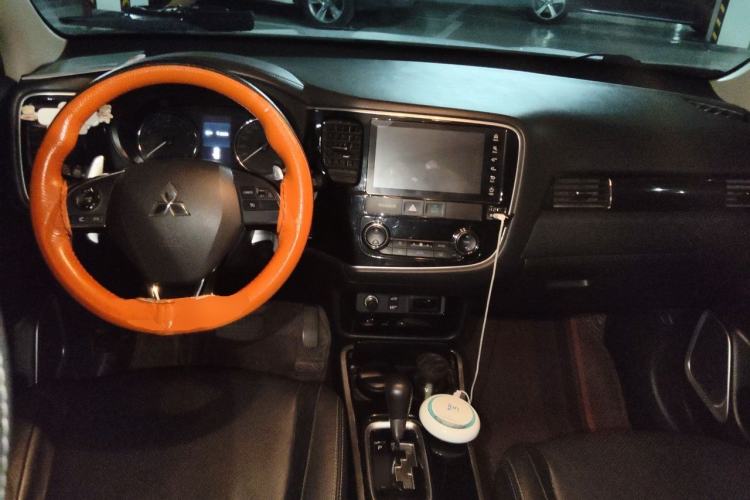 Used Mitsubishi Outlander 2018 2.4L 4x4 Elite Edition 5 Seats Center Console