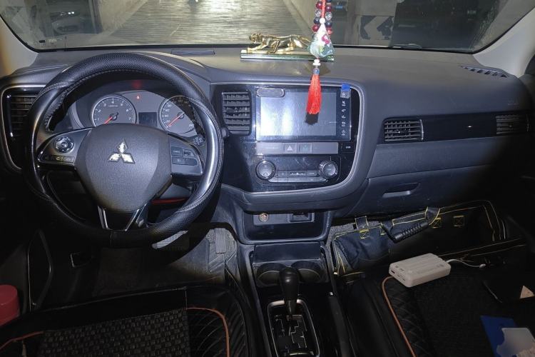 Used Mitsubishi Outlander 2018 2.0L Two-Wheel Drive Glory Edition 5 Seats Center Console
