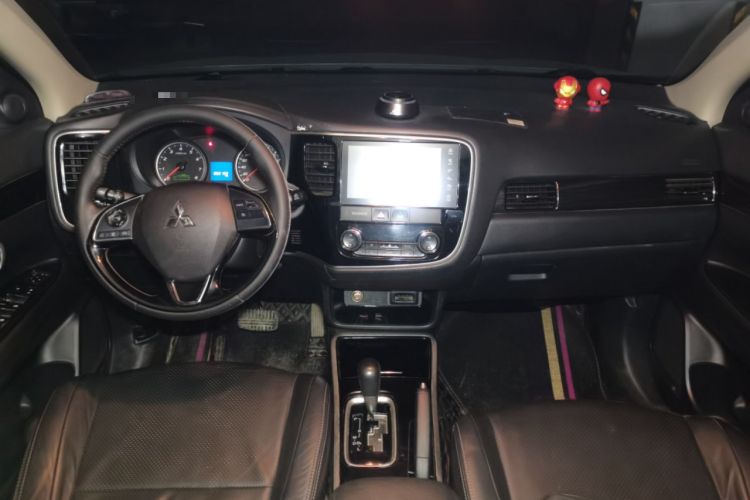 Used Mitsubishi Outlander 2018 2.0L Two-Wheel Drive Glory Edition 5 Seats Center Console