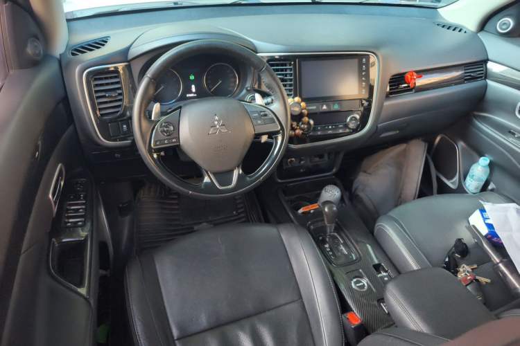 Used Mitsubishi Outlander 2018 2.4L 4x4 Elite Edition 5 Seats Center Console