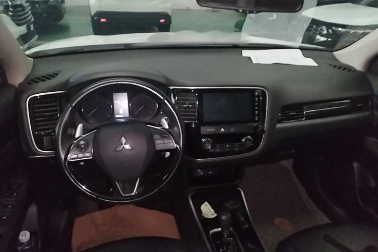 Used Mitsubishi Outlander 2018 2.4L 4x4 Elite Edition 5 Seats Center Console