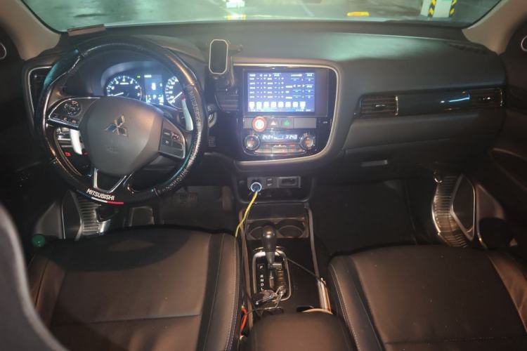 Used Mitsubishi Outlander 2018 2.4L 4x4 Elite Edition 5 Seats Center Console