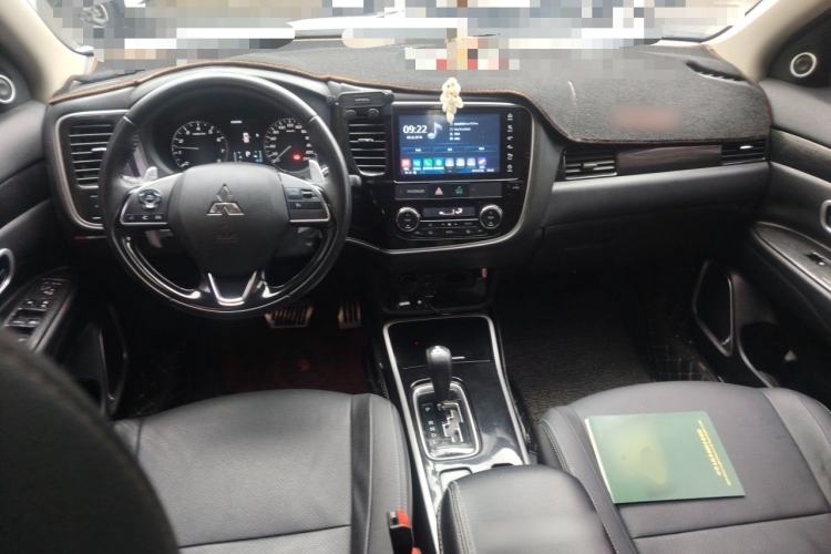 Used Mitsubishi Outlander 2018 2.4L 4x4 Elite Edition 5 Seats Center Console