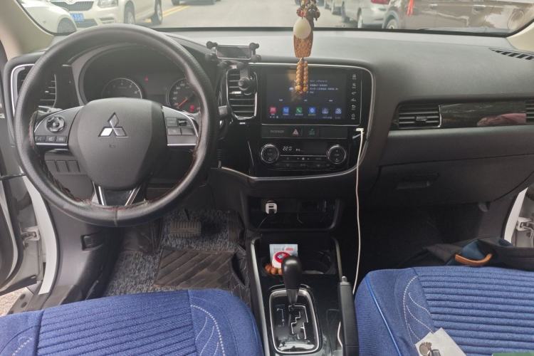 Used Mitsubishi Outlander 2018 2.0L Two-Wheel Drive Glory Edition 5 Seats Center Console