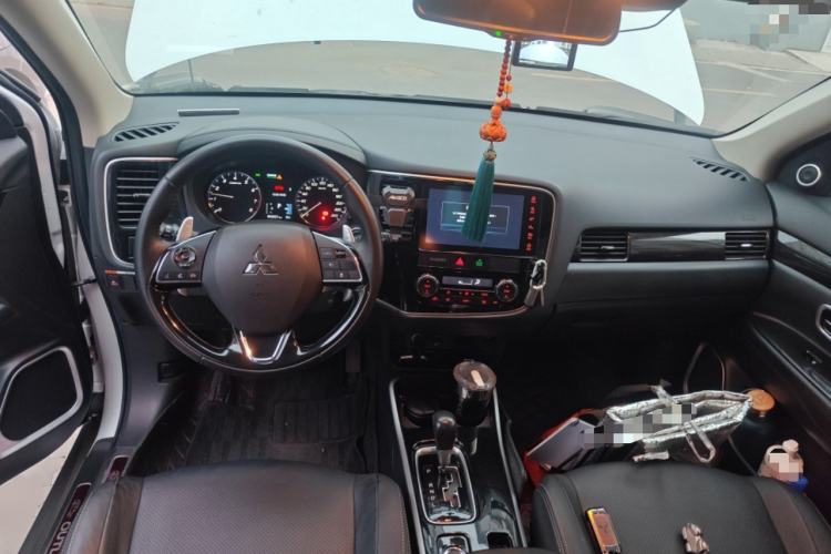 Used Mitsubishi Outlander 2018 2.4L 4x4 Prestige Edition 7 Seats Center Console