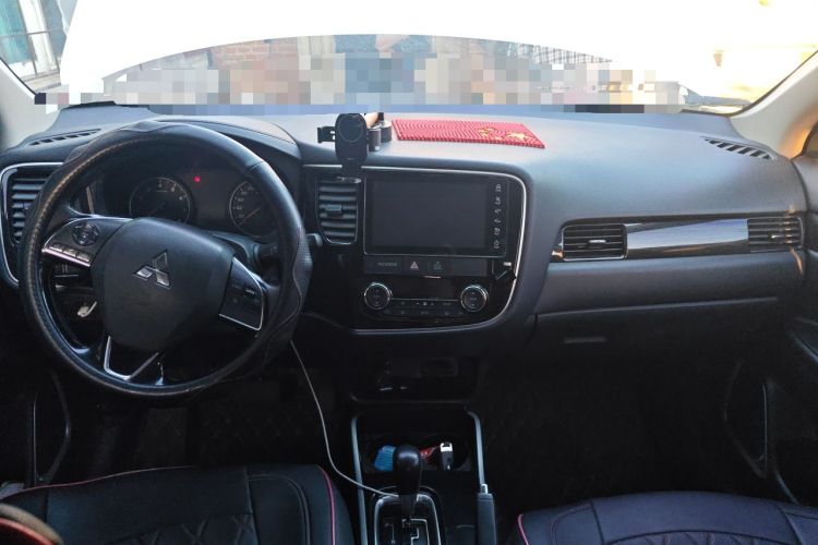 Used Mitsubishi Outlander 2018 2.0L Two-Wheel Drive Glory Edition 5 Seats Center Console