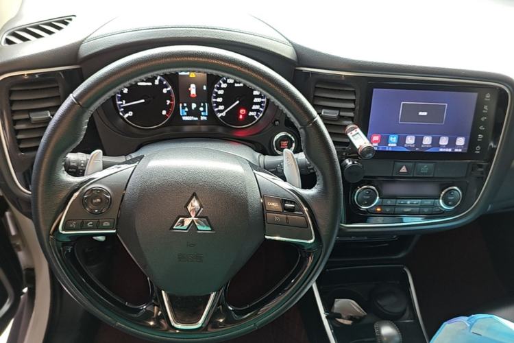 Used Mitsubishi Outlander 2018 2.4L 4x4 Elite Edition 5 Seats Center Console