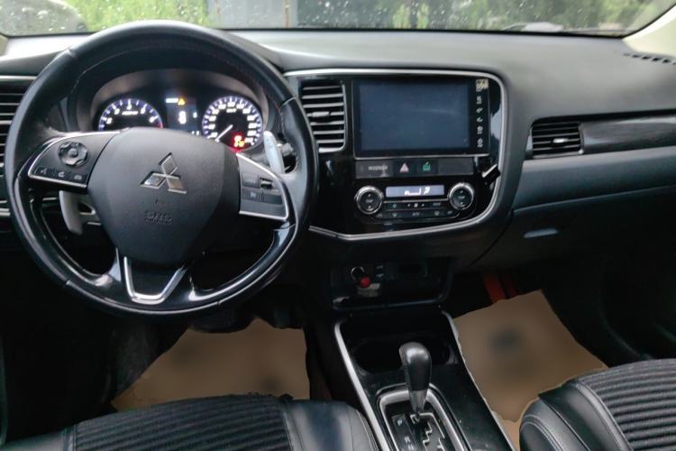 Used Mitsubishi Outlander 2018 2.4L 4x4 Elite Edition 5 Seats Center Console