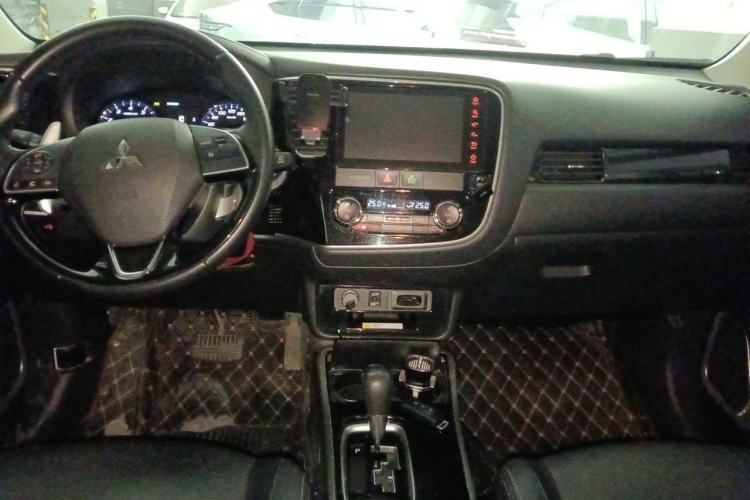 Used Mitsubishi Outlander 2018 2.4L 4x4 Elite Edition 5 Seats Center Console