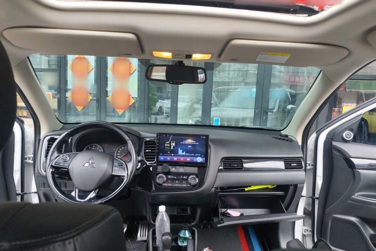 Used Mitsubishi Outlander 2018 2.0L Two-Wheel Drive Glory Edition 5 Seats Center Console