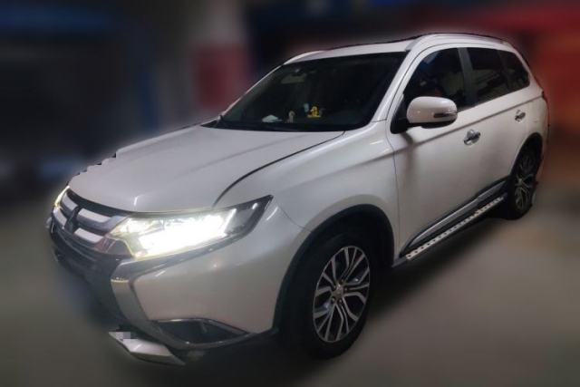 Used Mitsubishi Outlander 2018 2.4L 4x4 Luxury Edition 7-Seater