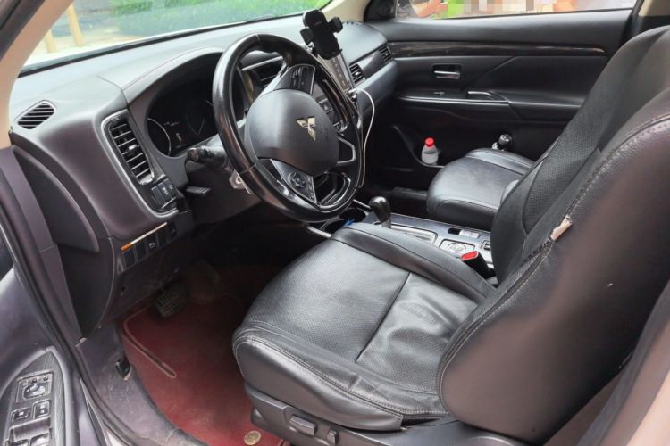 Used Mitsubishi Outlander 2018 2.4L 4x4 Luxury Edition 7-Seater Driver Seat