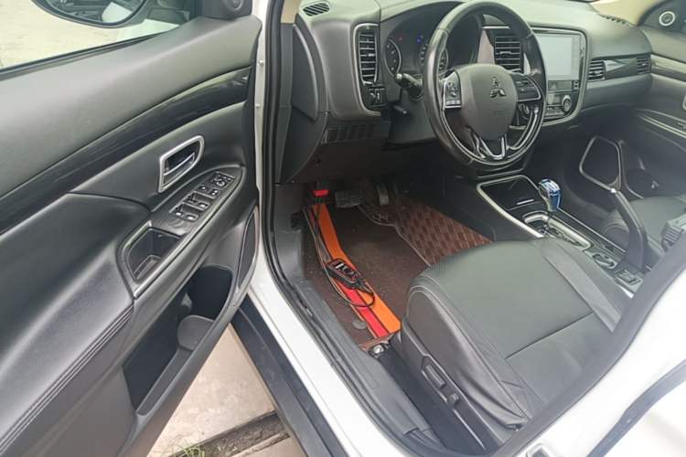Used Mitsubishi Outlander 2018 2.0L Two-Wheel Drive Glory Edition 5 Seats Driver Seat