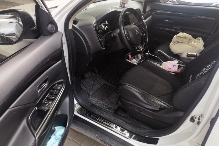 Used Mitsubishi Outlander 2018 2.0L Two-Wheel Drive Glory Edition 5 Seats Driver Seat
