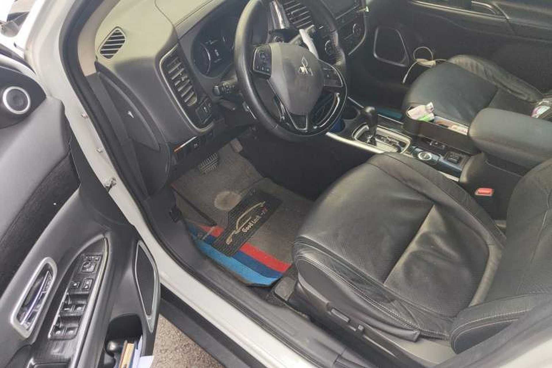 Used Mitsubishi Outlander 2018 2.4L 4x4 Luxury Edition 7-Seater Driver Seat