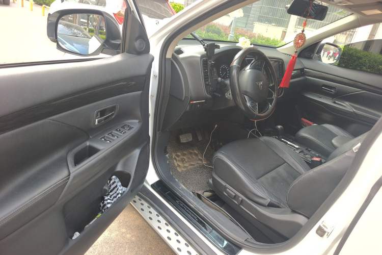 Used Mitsubishi Outlander 2018 2.4L 4x4 Elite Edition 5 Seats Driver Seat