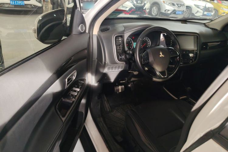 Used Mitsubishi Outlander 2018 2.0L Two-Wheel Drive Glory Edition 5 Seats Driver Seat