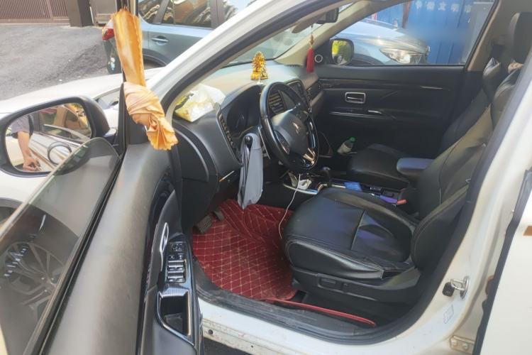 Used Mitsubishi Outlander 2018 2.4L 4x4 Elite Edition 5 Seats Driver Seat