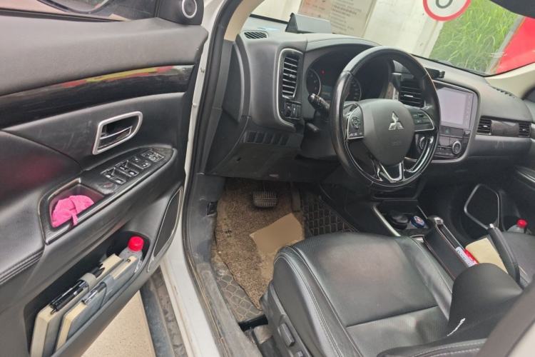 Used Mitsubishi Outlander 2018 2.0L Two-Wheel-Drive Jiale Edition 7-Seater Driver Seat