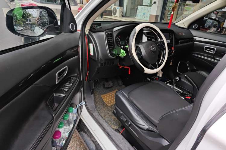 Used Mitsubishi Outlander 2018 2.0L Two-Wheel Drive Glory Edition 5 Seats Driver Seat