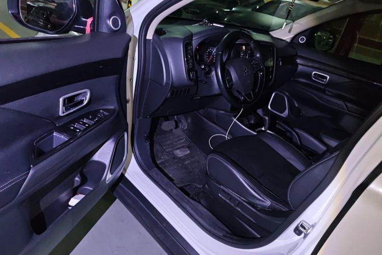 Used Mitsubishi Outlander 2018 2.0L Two-Wheel Drive Glory Edition 5 Seats Driver Seat