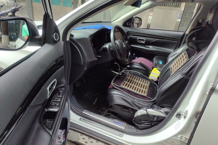 Used Mitsubishi Outlander 2018 2.0L Two-Wheel-Drive Jiale Edition 7-Seater Driver Seat