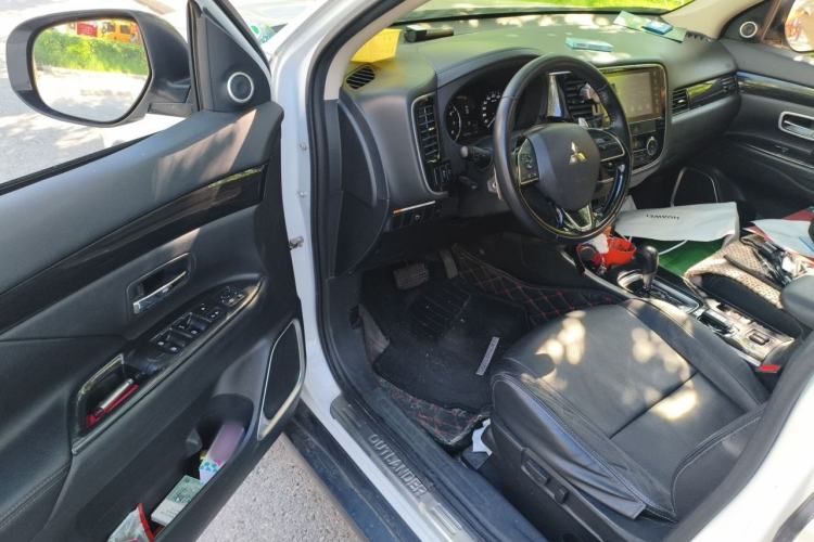 Used Mitsubishi Outlander 2018 2.4L 4x4 Elite Edition 5 Seats Driver Seat