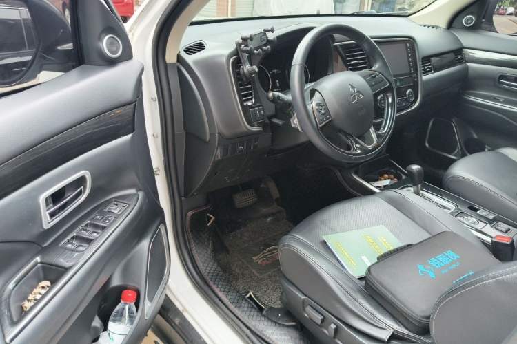 Used Mitsubishi Outlander 2018 2.4L 4x4 Elite Edition 5 Seats Driver Seat