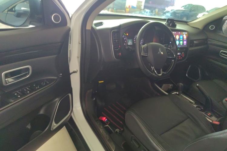 Used Mitsubishi Outlander 2018 2.0L Two-Wheel Drive Glory Edition 5 Seats Driver Seat