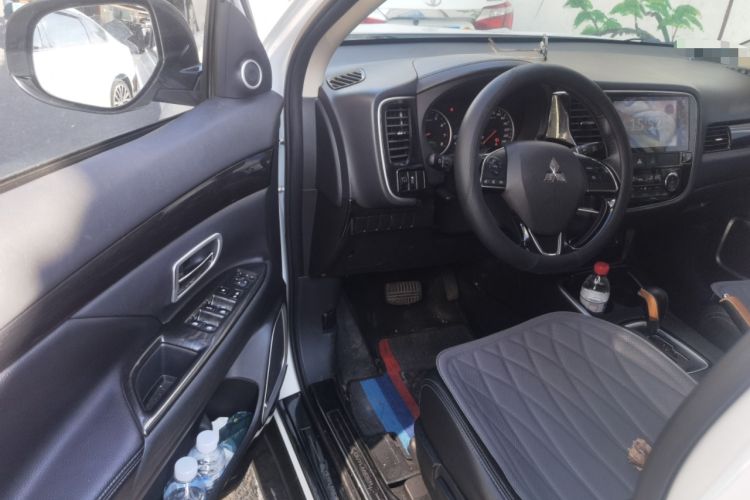Used Mitsubishi Outlander 2018 2.0L Two-Wheel Drive Glory Edition 5 Seats Driver Seat
