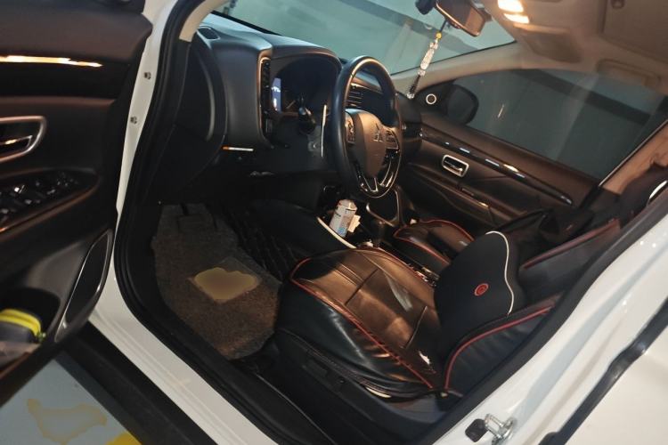 Used Mitsubishi Outlander 2018 2.4L 4x4 Elite Edition 5 Seats Driver Seat
